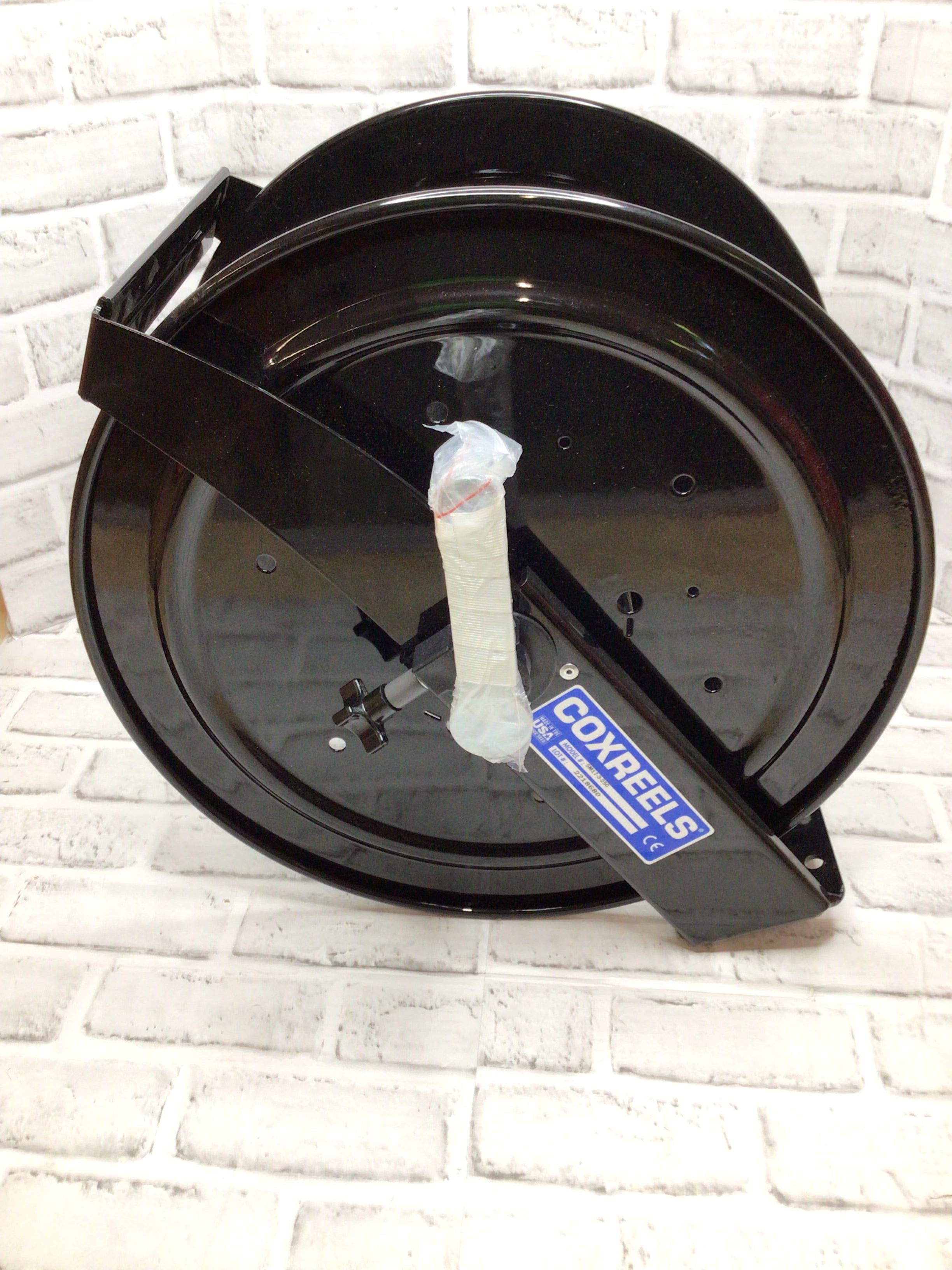 Coxreels SM17-3-250 Swivel Mount Hand Crank Hose Reel: 3/8" ID, Black (8095833653486)